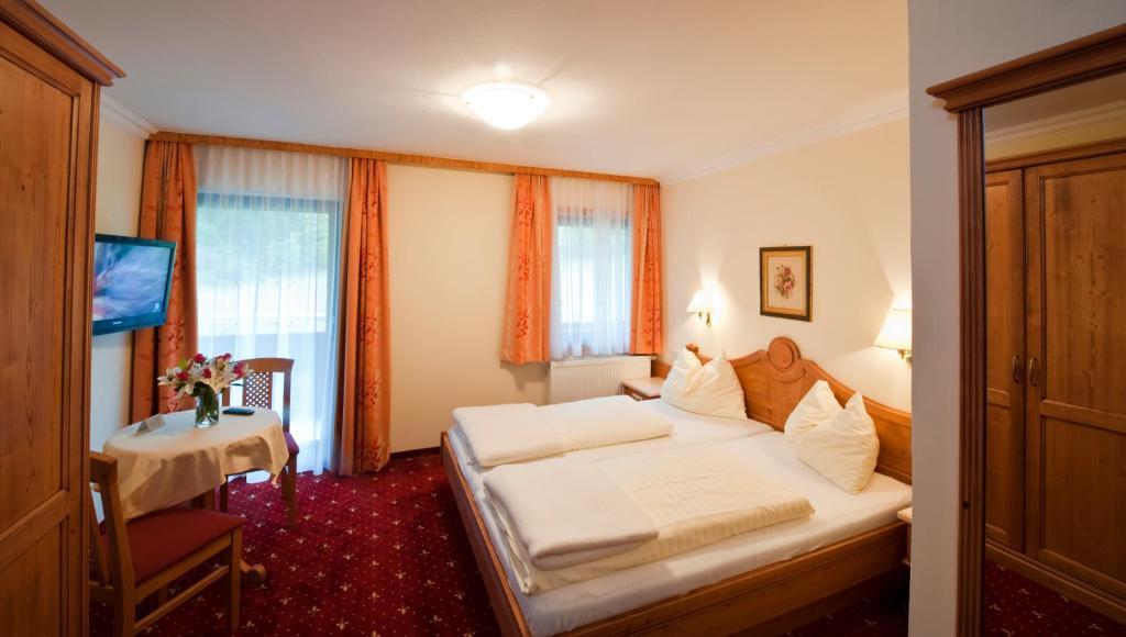 Hotel Hammerwirt - Forellenhof أونتيرتاورين الغرفة الصورة